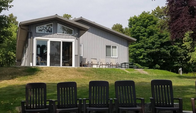 Family friendly Birch Point vacation home on beautiful Big Bay - now with AC!