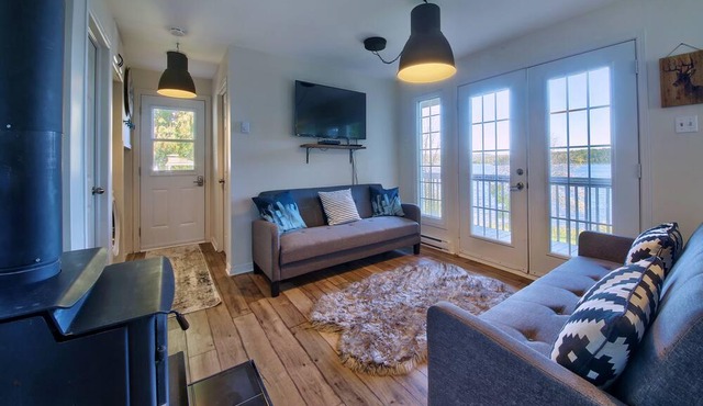 Family friendly, brand new renovated waterfront cottage