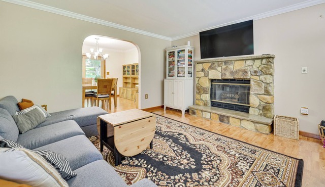 Family-Friendly Bushkill Home w/ Pool Access!