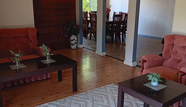 Family friendly Centrally located,close to shops, restaurants and amenitie