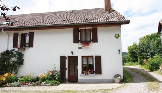 Family-Friendly Countryside Cottage with Modern Amenities, Near Thermal Baths and Nature Spots