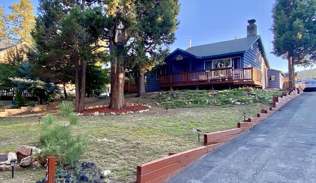 Family Friendly/Couples Retreat/Cozy Chalet/Fenced Patio/Ski Slope View/Fire Pit