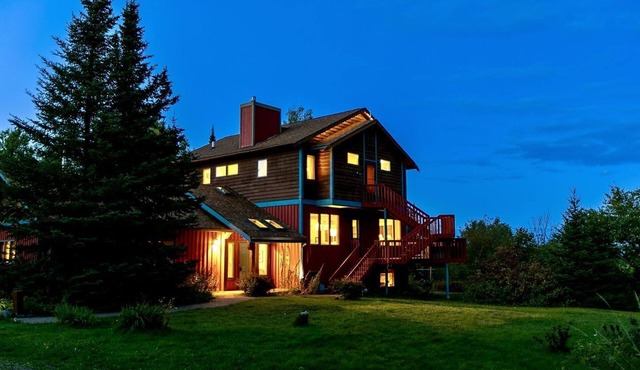 Family-Friendly Cabin Surrounded by Nature with Indoor Sauna in Grand Marais, Minnesota