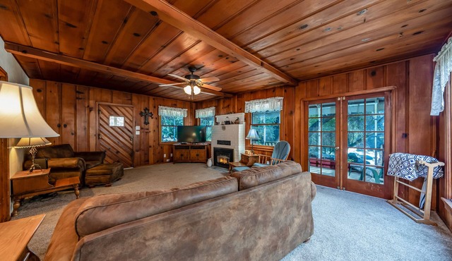 Family Friendly Cabin on the River - Perfect for Small Families!