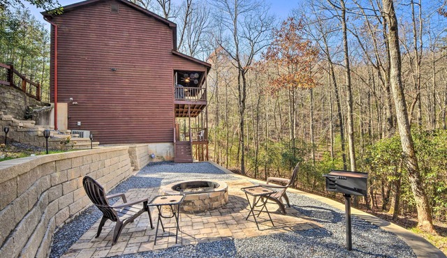 Family-Friendly Cabin ~ 1 Mile to Hike & Swim!