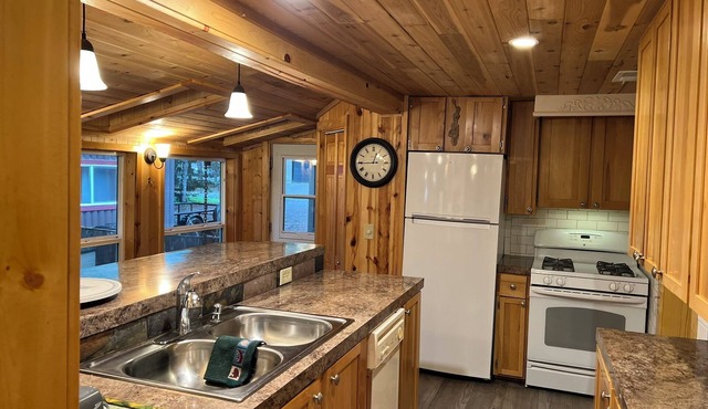 Family Friendly Cabin Just Steps Away From Priest Lake