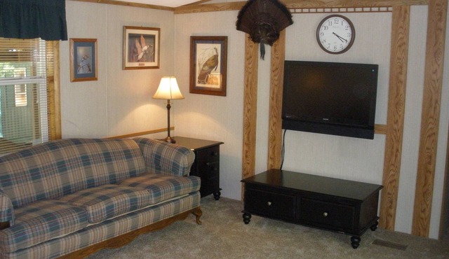 Family Friendly Cabin In The Woods, Hunting, ATV/Snowmobile, Fishing & Much More