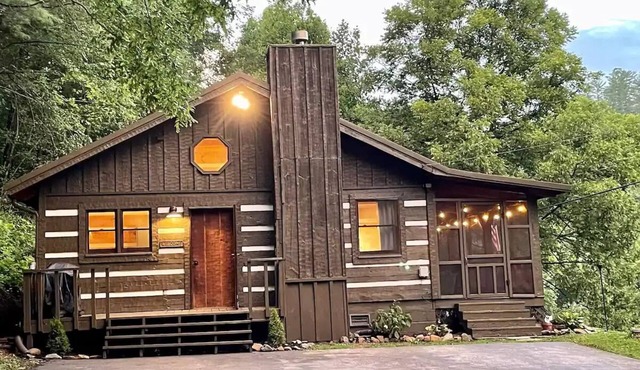 Family friendly cabin, Screened porch, Fire pit