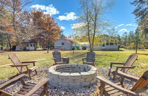 Family-Friendly Cabin Getaway On Castle Rock Lake Space to Relax & Play