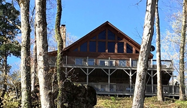 Family-friendly Cabin w/150 ft Current River frontage in Ozark Scenic River