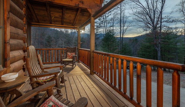 Family Friendly Cabin w/Hot Tub, Fishing Pond & Game Room 45min to Asheville