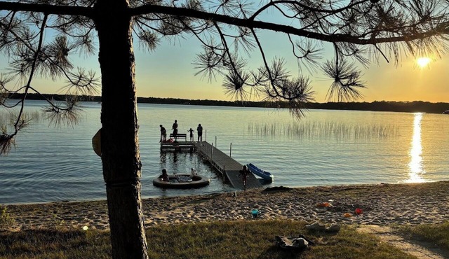 Family-friendly cabin with beautiful sand beach