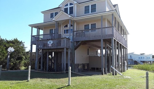 Family Friendly Canal Front Beach Home-Pet Friendly/Rec room/New Hot Tub