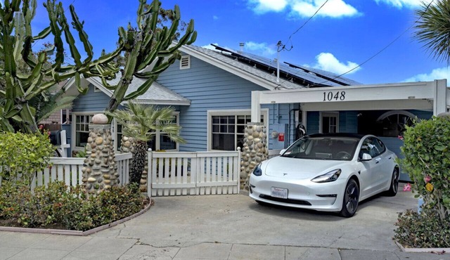 Family Friendly - Canyonview, Jacuzzi, EV Charger, Desk