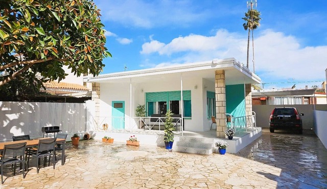 Family-friendly chalet located 2 minutes from the beach. (Private parking)