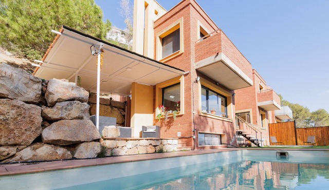 Family Friendly Chalet 'Can Camarasa' with Sea View, Wi-Fi and Air Conditioning