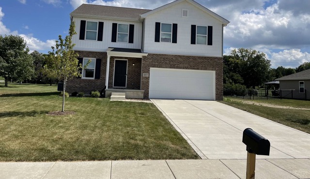 Family friendly Chesterton home with convenient access to Northwest Indiana!