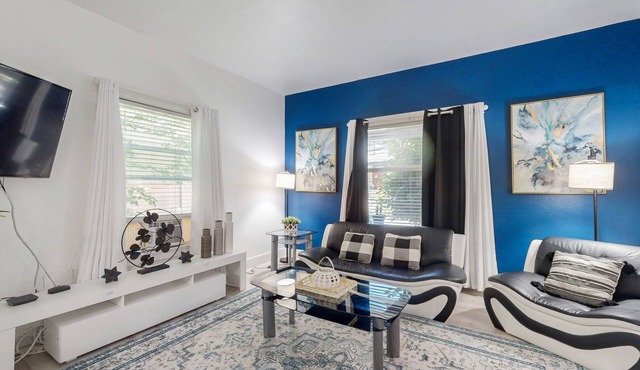 Family-friendly city stay with deck/patio, Wifi and dedicated workspace