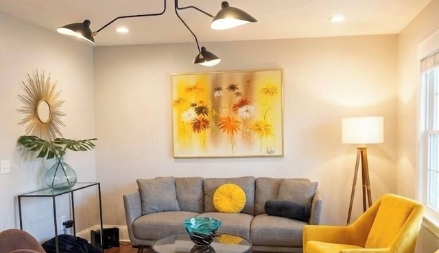 Family Friendly - close to Sugar Hill shopping, restaurants