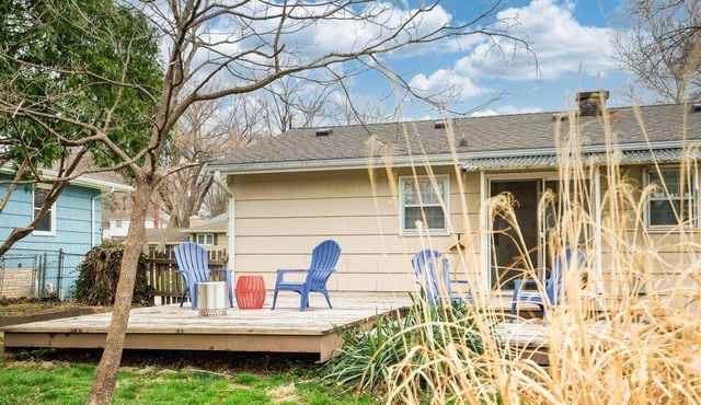 *Family Friendly* Close to shops, restaurants and I-35