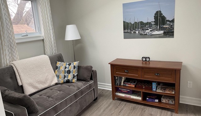 Family friendly cottage - 4 minute walk to main beach!