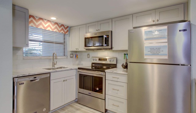 Family Friendly Condo: Building is DIRECTLY on Gulf!