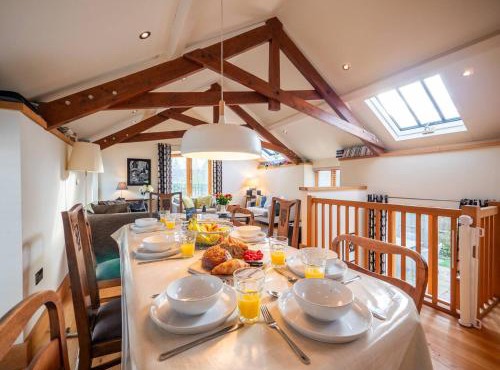 Family-Friendly Coastal Base Near Dartmouth