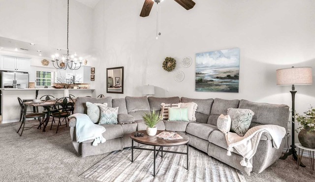 Family Friendly Condo-Great location- Sleeps 8 with Bunkroom, Newly Remodeled, Elevator | #405