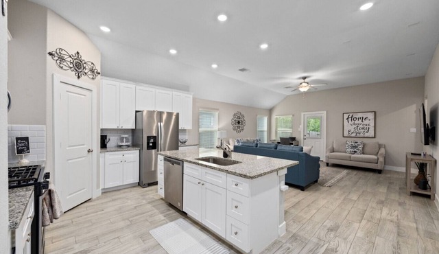 Family-Friendly Conroe Home with Garage Rec Room and Pets Welcome