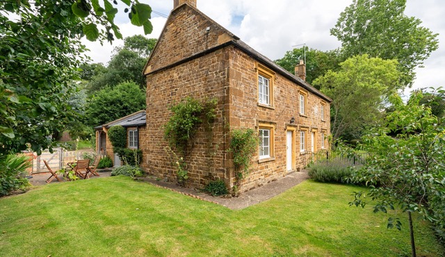 Family friendly Cotswold holiday cottage - Brook Cottage, Lower Brailes