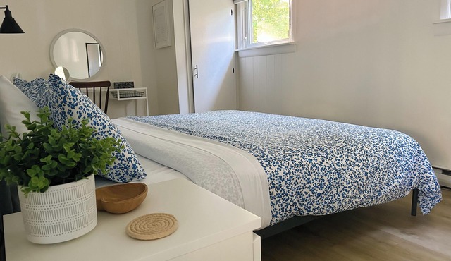 Family friendly cottage, centrally located, w/large yard- minutes from the water