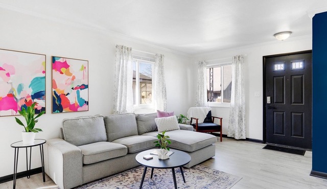 Family Friendly Cottage with King Bed, Fenced Yard and Parking!