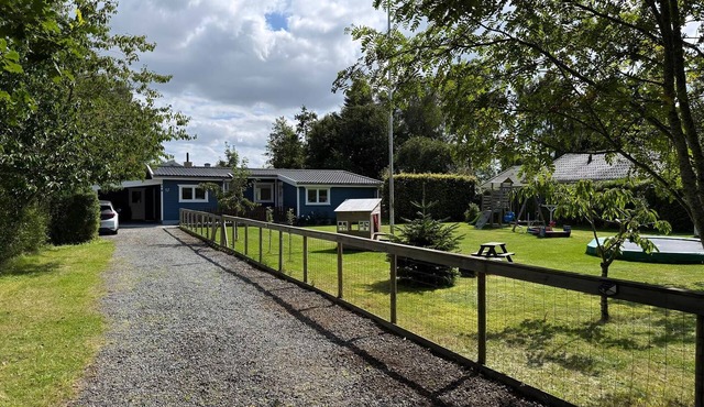 Family-friendly cottage near forest and castle