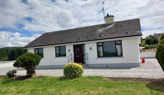 Family friendly cottage with countryside views and spacious garden