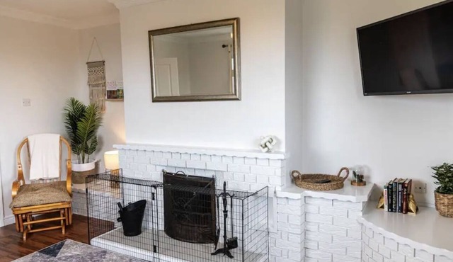 Family friendly cottage with countryside views & spacious garden