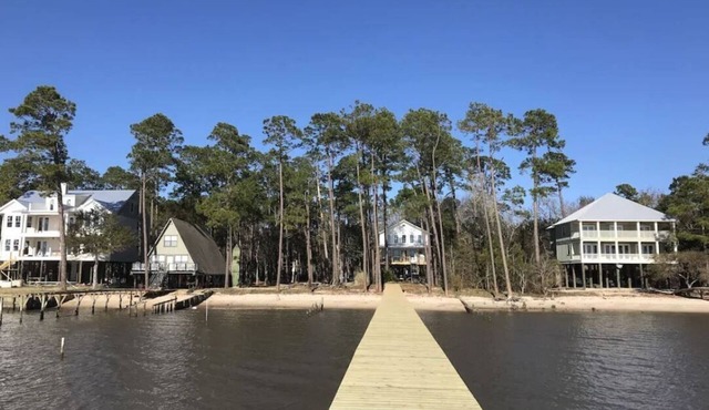 Family Friendly Cottage With Pier and Beach on Mobile Bay