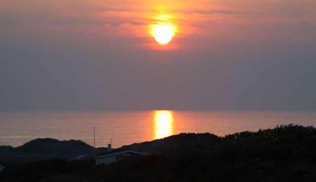 Family friendly cottage. Great sea view and close to beach.