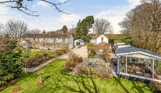 Family friendly cottage close to Praa Sands beach