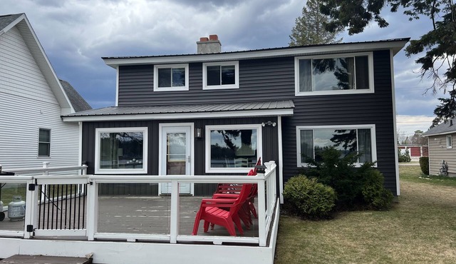 FAMILY FRIENDLY COTTAGE SLEEPS 12 ! BEAUTIFULLY UPDATED