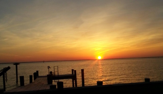 Family Friendly Cottage - Waterfront. Spectacular Sunsets over Chesapeake Bay
