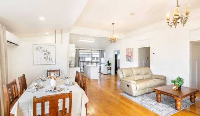 Family friendly cozy 4BR house @Annerley