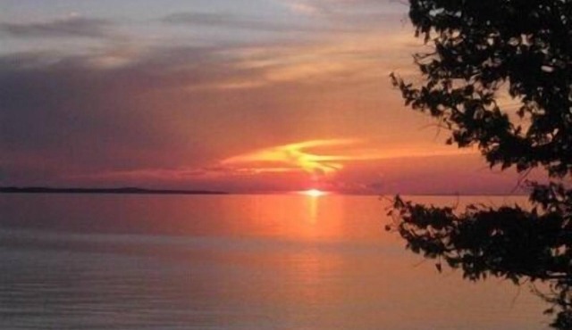 Family Friendly Custom Log Lake home, Kayaks, Paddle Boards, Booking Fall 2023