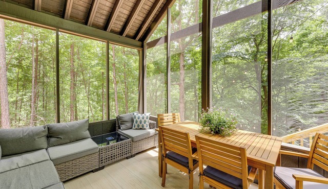 Family-Friendly Dadeville Cabin w/Hot Tub & Porch