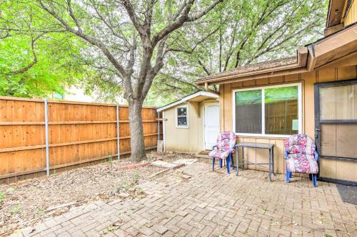 Family-Friendly Dallas Townhouse w/Private Patio!
