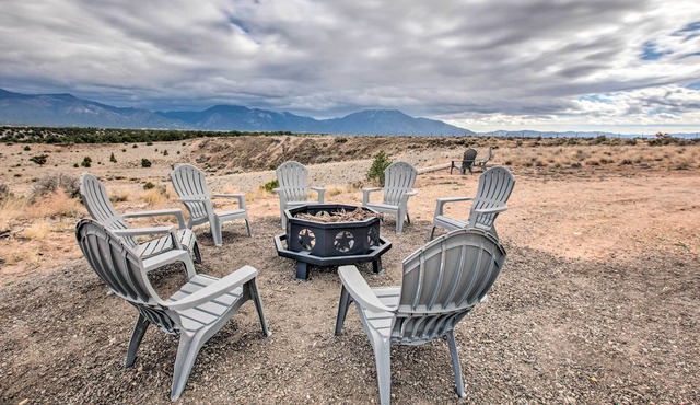 Family-Friendly Desert Home ~ 10 Mi to Taos!