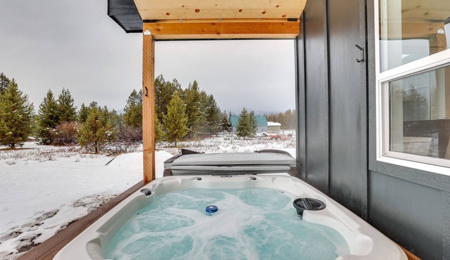 Family-Friendly Donnelly Home w/Private Hot Tub!