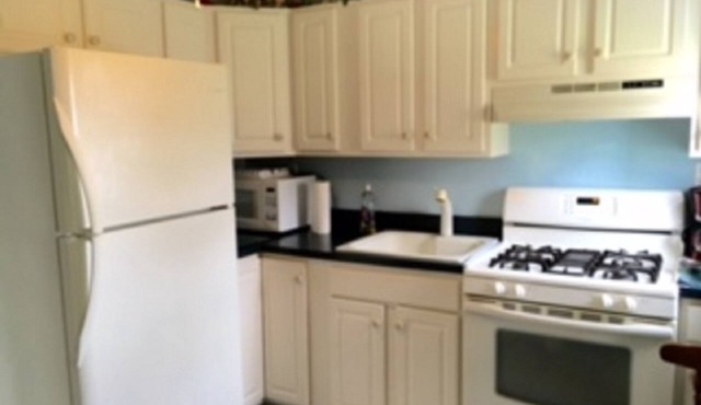 Family-Friendly. Easy Bike ride or Stroll to beach. Great Monthly Fall Rates!