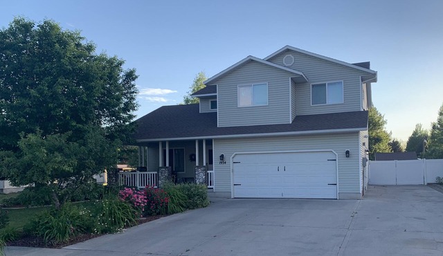 Family Friendly East Idaho Falls Home! 2 kings!