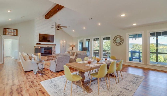 Family-Friendly Edgemont Home with Deck and Lake Views