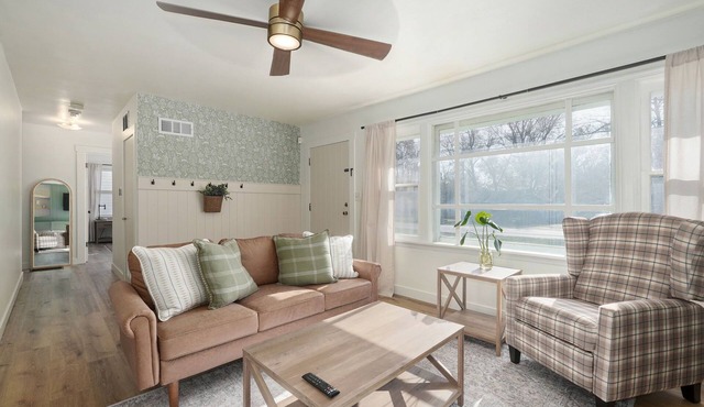 Family Friendly Entire Home- Near Hospitals, Colleges and Downtown Springfield